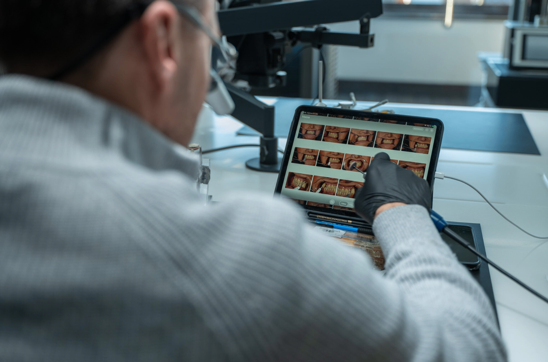 Analyse am Mikroskop mit iPad-Referenz